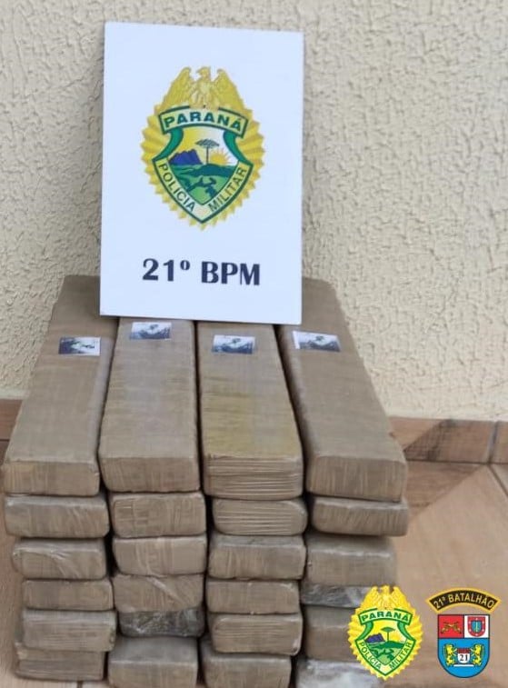 Maconha apreendida com o casal natural de Florian&oacute;polis seria entregue em Xanxer&ecirc;, no Oeste catarinense – Foto: Divulga&ccedil;&atilde;o/ 21&ordm;BPMPR/ ND