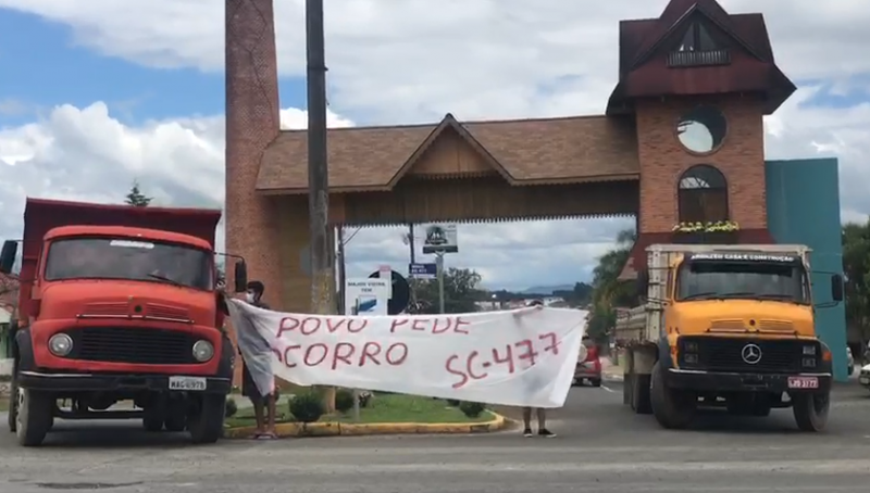 Manifesta&ccedil;&atilde;o pede melhores condi&ccedil;&otilde;es de infraestrutura na SC-477 – Foto: Luiz Felipe Marshalk/JMais