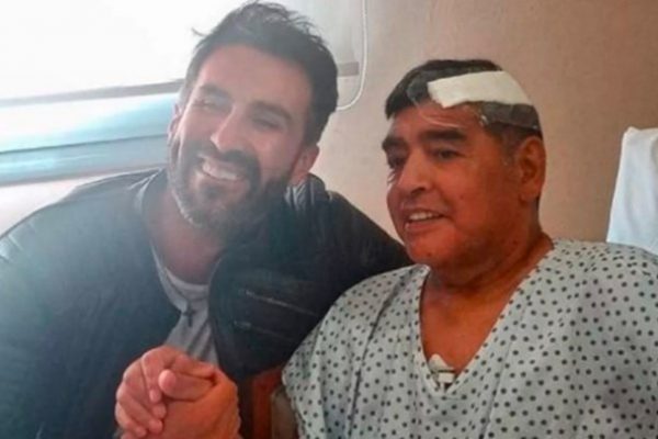 Maradona e o m&eacute;dico Leopoldo Luque, que ser&aacute; julgado por morte do ex-jogador – Foto: Reprodu&ccedil;&atilde;o/Instagram