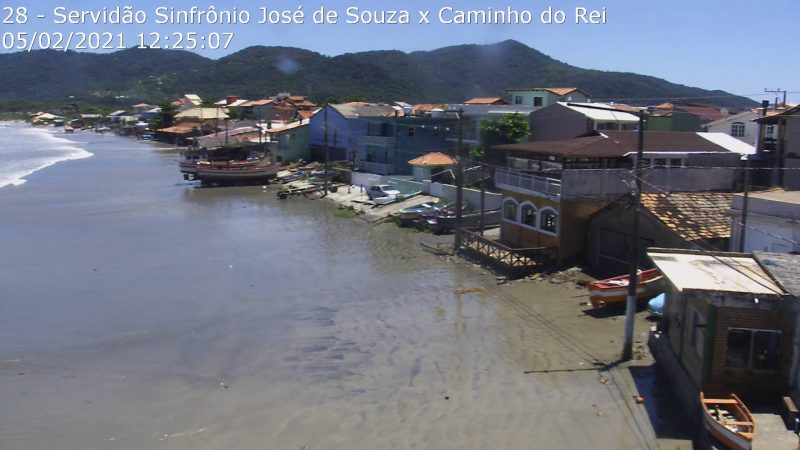 Maré alta no Pântano do Sul, em Florianópolis