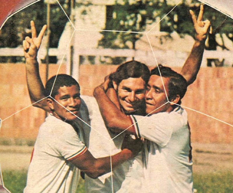Mickey imortalizou o gesto da “vitória” nas suas comemorações. – Foto: Mickey/Capa da revista Placar/1970