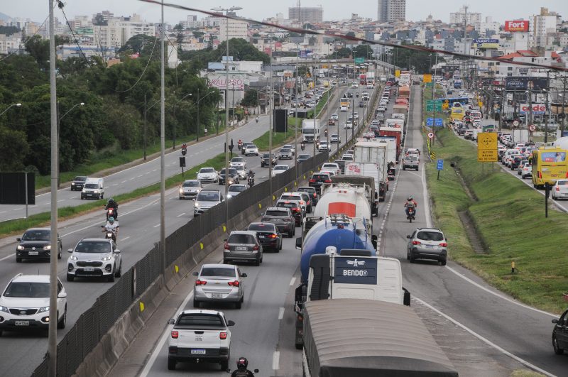 Movimento da BR-101, na Grande Florian&oacute;polis (imagem de arquivo) – Foto: Leo Munhoz/ND