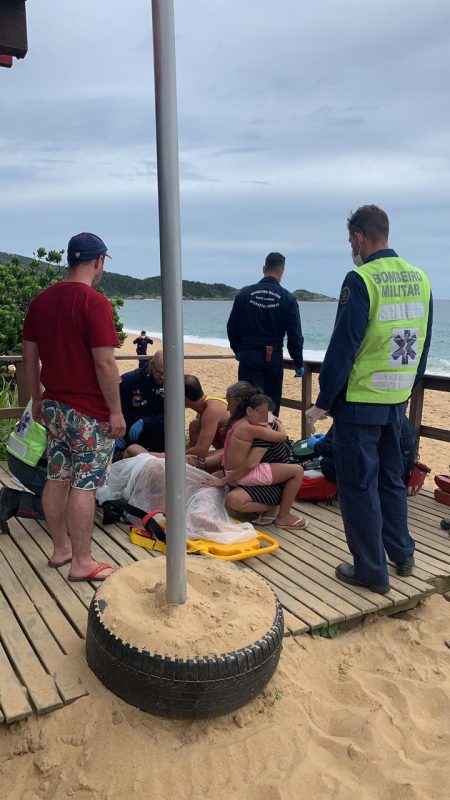 V&iacute;tima engasgou e precisou ser atendida pela equipe do helic&oacute;ptero Arcanjo 03 – Foto: Corpo de Bombeiros/Divulga&ccedil;&atilde;o