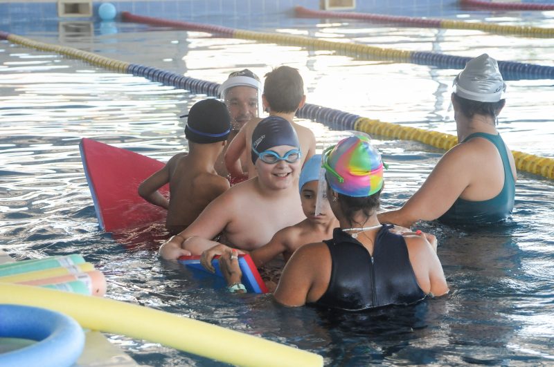 crianças com autismo natação