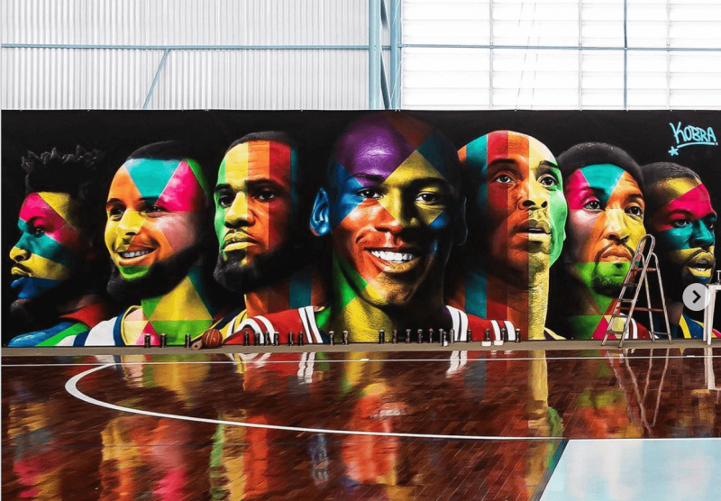 Neymar não apenas tem uma quadra de basquete em casa, mas mandou fazer um mural desses – Foto: Reprodução Instagram