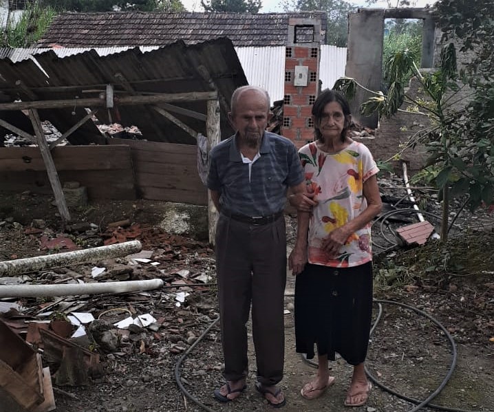 A casa dos idosos n&atilde;o resistiu ao inc&ecirc;ndio – Foto: Arquivo pessoal
