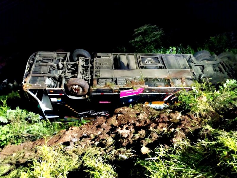 Acidente aconteceu na madrugada deste s&aacute;bado – Foto: Corpo de Bombeiros/ND