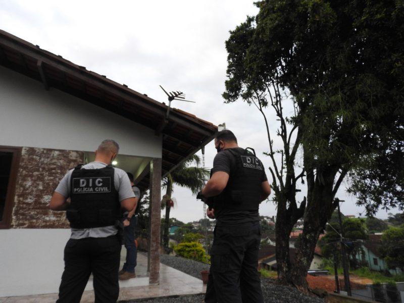 Quatro pessoas j&aacute; foram presas durante a opera&ccedil;&atilde;o – Foto: Pol&iacute;cia Civil/Divulga&ccedil;&atilde;o