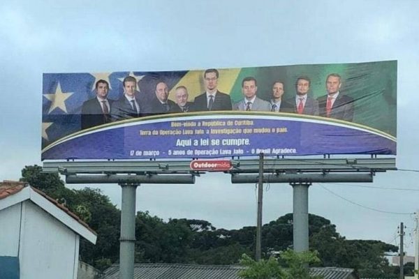 Outdoor da Lava Jato