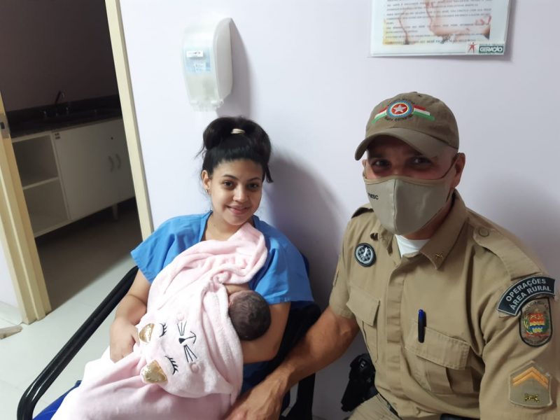 Sozinho, policial realiza parto em Balne&aacute;rio Cambori&uacute;. – Foto: Luiz Alberto Sinhorim/Arquivo pessoal