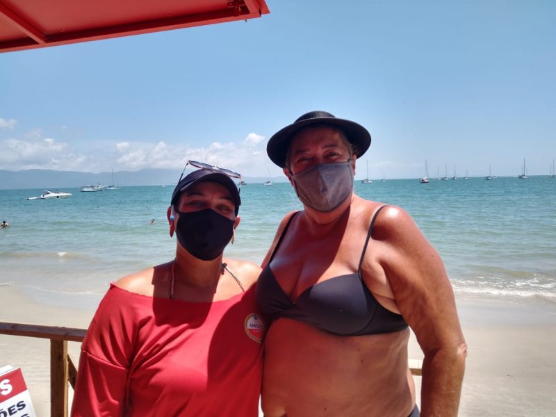 Patr&iacute;cia Wurdig e T&acirc;nia Albani, na praia de Jurer&ecirc; Tradicional – Foto: Bruna Stroisch/ND