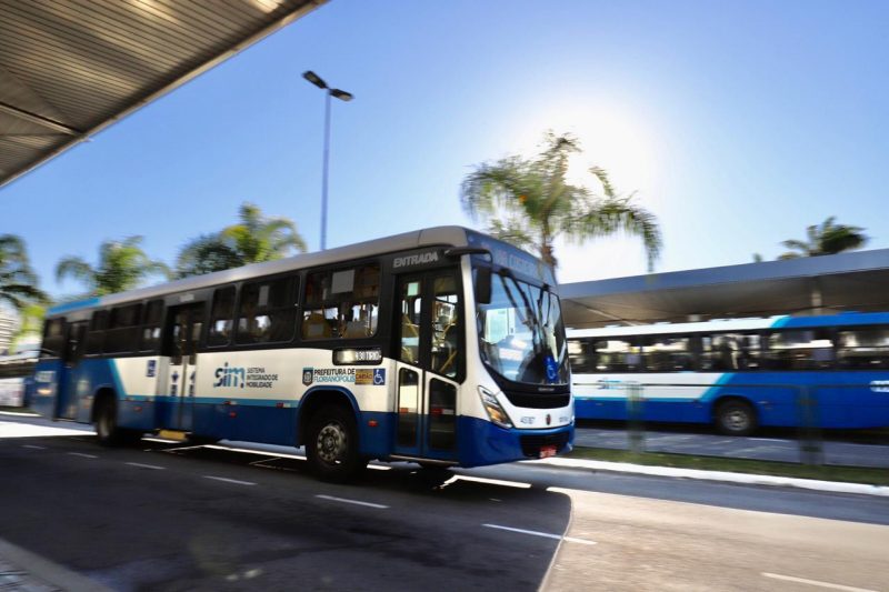 Ônibus funcionam com horário de domingo – Foto: PMF/Divulgação/ND