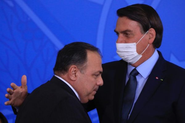 Presidente Jair Bolsonaro e o ex-ministro da Saúde Eduardo Pazuello, que foi “perdoado” pelo Exército Brasileiro- Foto: Igo Estrela/Metrópoles