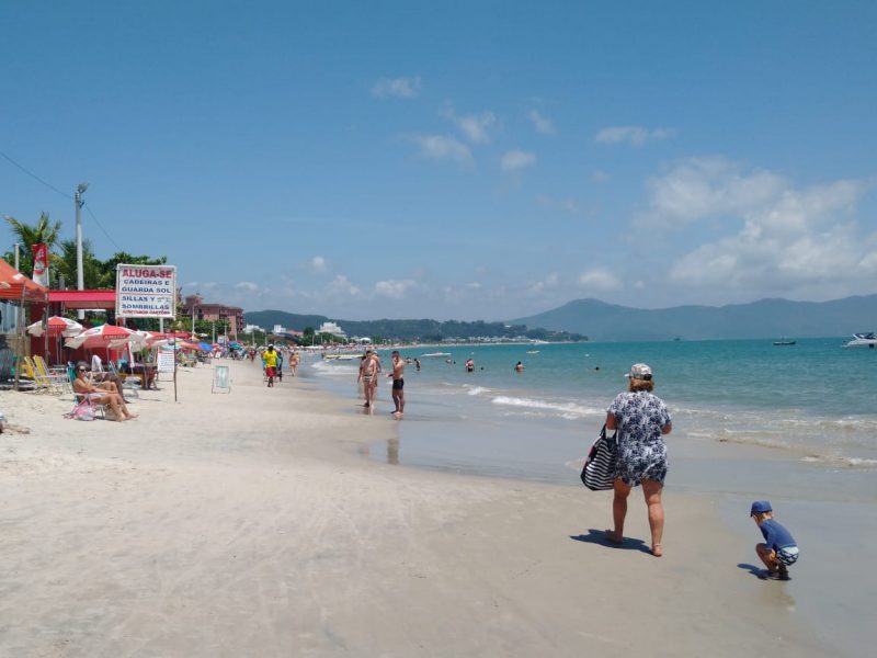 Praia de Jurer&ecirc;, no Norte da Ilha de SC. – Foto: Bruna Stroisch/ND