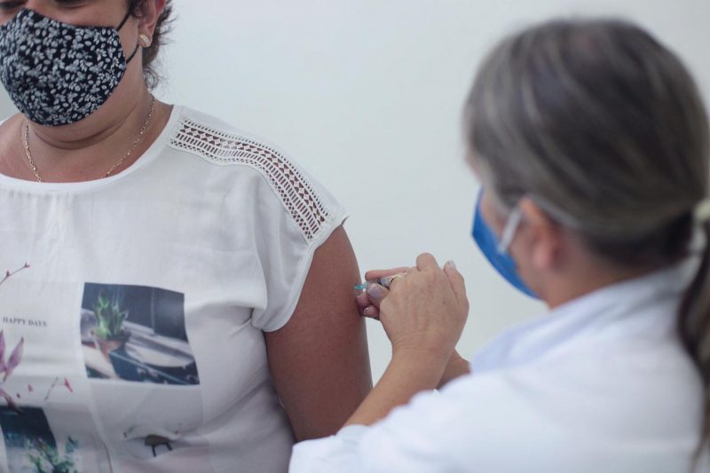 Todos os profissionais de sa&uacute;de da rede municipal foram imunizados em Chapec&oacute;. – Foto: Prefeitura de Chapec&oacute;/Divulga&ccedil;&atilde;o/ND