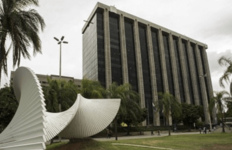 Um corpo foi encontrado com sinais de viol&ecirc;ncia, no pr&eacute;dio da Prefeitura do Rio – Foto: Divulga&ccedil;&atilde;o