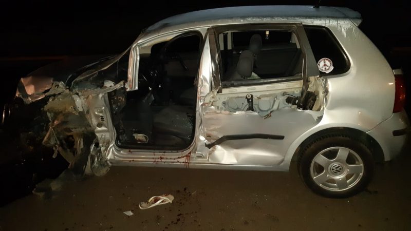 Lateral do carro ficou destru&iacute;da – Foto: PRF/ND