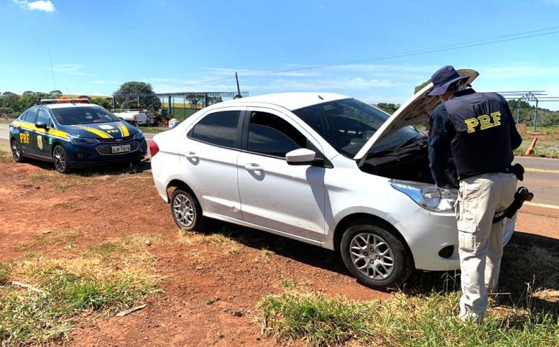 Ve&iacute;culo foi recuperado na BR-163, em Dion&iacute;sio Cerqueira – Foto: PRF/Divulga&ccedil;&atilde;o/ND