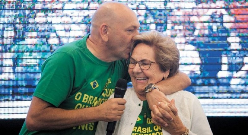 Luciano Hang e dona Regina em momento de celebração – Foto: Divulgação/Havan