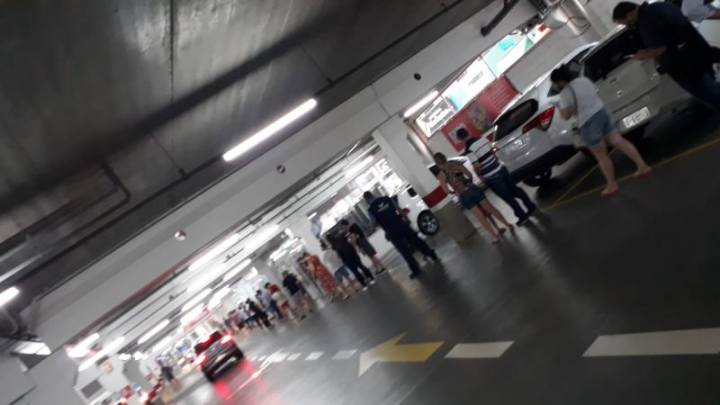 Filas se formam nos supermercados da cidade. – Foto: Reprodu&ccedil;&atilde;o