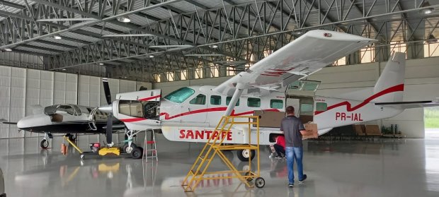 Equipamentos foram transportados por via a&eacute;rea e ser&atilde;o destinados para o atendimento &agrave; popula&ccedil;&atilde;o da regi&atilde;o Oeste no enfrentamento &agrave; pandemia – Foto: Ademilson Hames/Divulga&ccedil;&atilde;o/ND