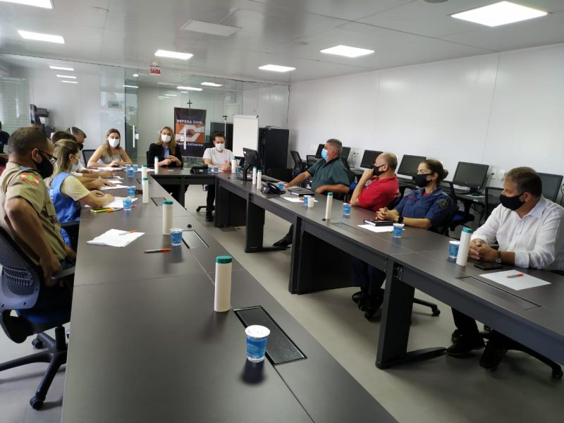 Reuni&atilde;o entre o Centro Integrado de Opera&ccedil;&otilde;es de Enfrentamento &agrave; Covid-19 ocorreu nesta quinta-feira (18) em Chapec&oacute; – Foto: Sicilia Vechi/ND