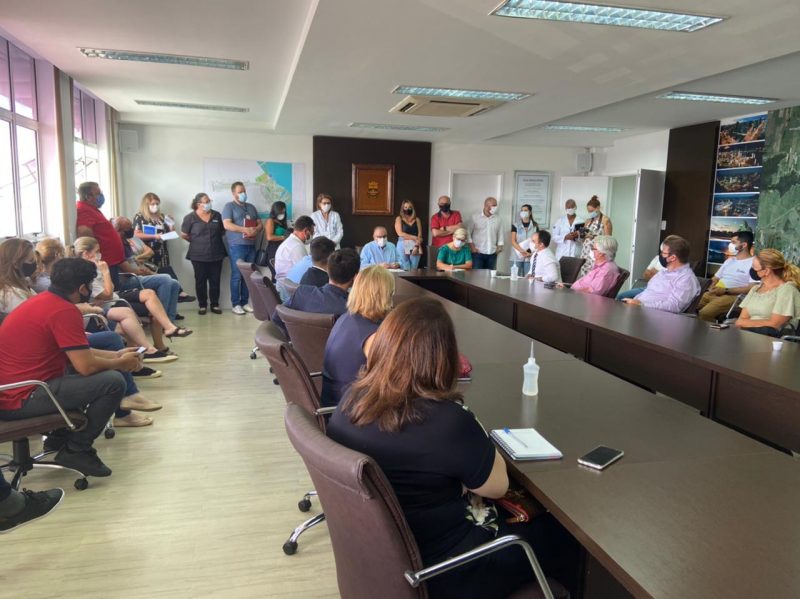 Representantes das escolas particulares de Itajaí se reúnem com executivo Municipal pedindo a revogação do decreto que suspende as aulas presenciais por duas semanas, a partir de 1º de março – Foto: Divulgação
