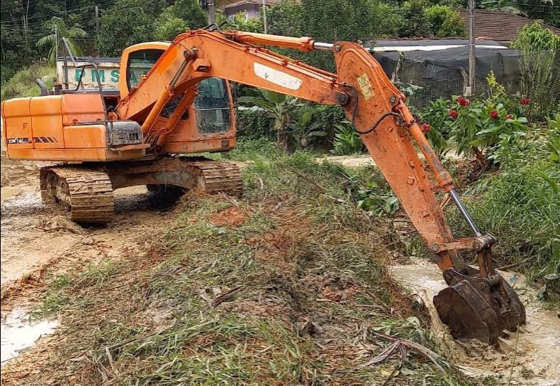 Equipes seguem trabalhando para amenizar estragos em Santo Amaro da Imperatriz – Foto: Reprodução/Facebook