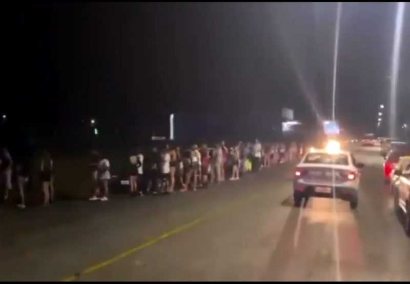 Pessoas aguardavam na fila para entrar em casa de show na cidade de S&atilde;o Jos&eacute; – Foto: Reprodu&ccedil;&atilde;o/ND