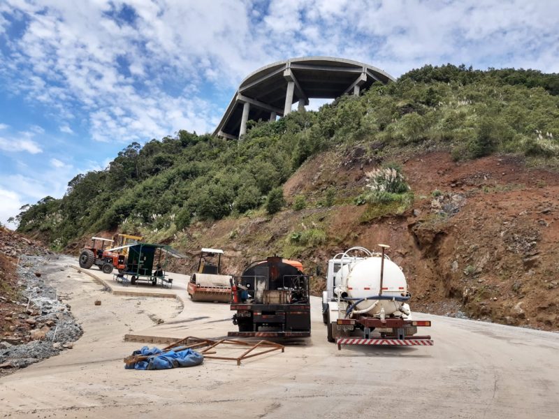 A pista da serra da Rocinha &eacute; toda em concreto – Foto: Serra da Rocinha viaduto