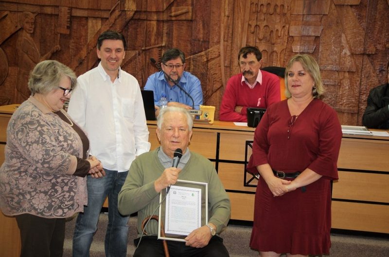O idoso foi homenageado pela C&acirc;mara de Vereadores – Foto: CVSBS/ND