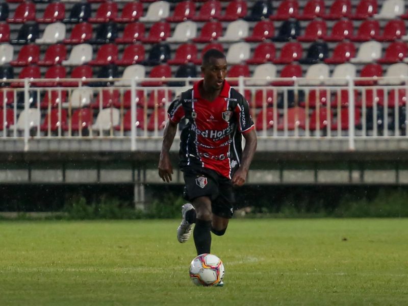 Thiaguinho Fumaça assinou o primeiro contrato profissional há menos de dois meses &#8211; Foto: Vitor Forcellini/JEC