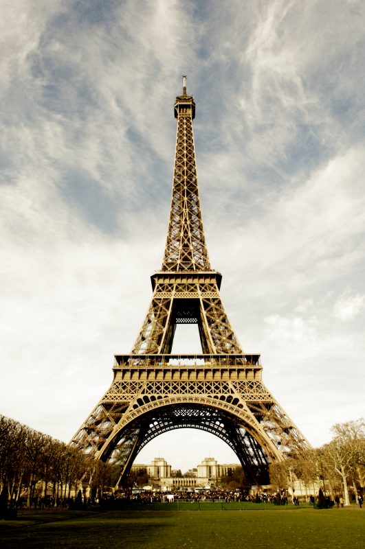 Torre Eiffel na sua próxima cor: DOURADA