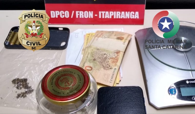 Na casa dos suspeitos foram encontrados e apreendidos frações de maconha, balança de precisão, dinheiro, munições calibre 38 e aparelhos celulares – Foto: Polícia Civil/ND
