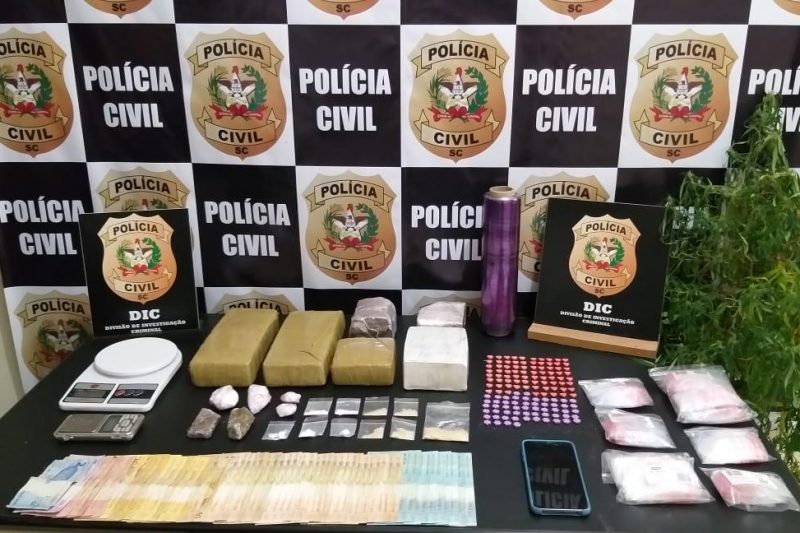 Suspeito de operar “delivery de drogas” &eacute; preso em Blumenau – Foto: Divulga&ccedil;&atilde;o / DIC Blumenau