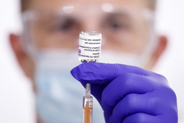 &nbsp;Uso emergencial para vacina de Oxford/AstraZeneca &eacute; aprovado – Foto: Danny Lawson/PA Images/GettyImages