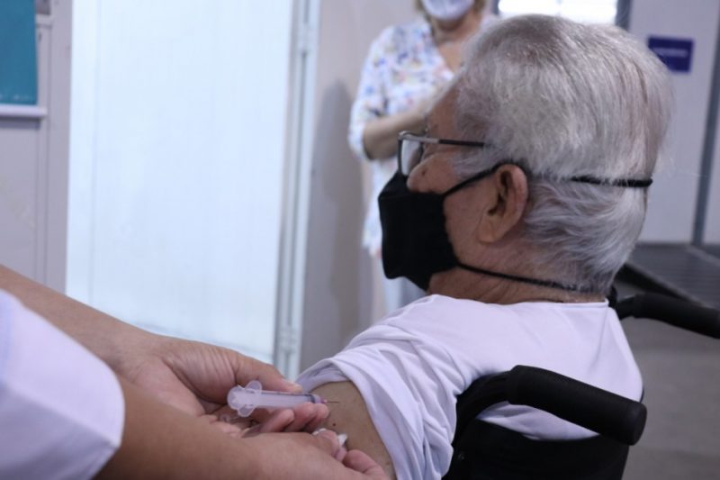 Idosos acima de 60 anos podem toma a segunda dose reforço em Blumenau &#8211; Foto: Prefeitura de Blumenau/Divulgação/ND
