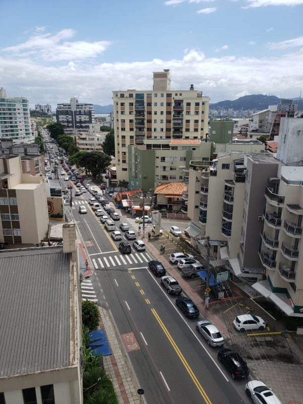Primeiro dia de drive thru deixa idosos 4 horas na fila em Florianópolis