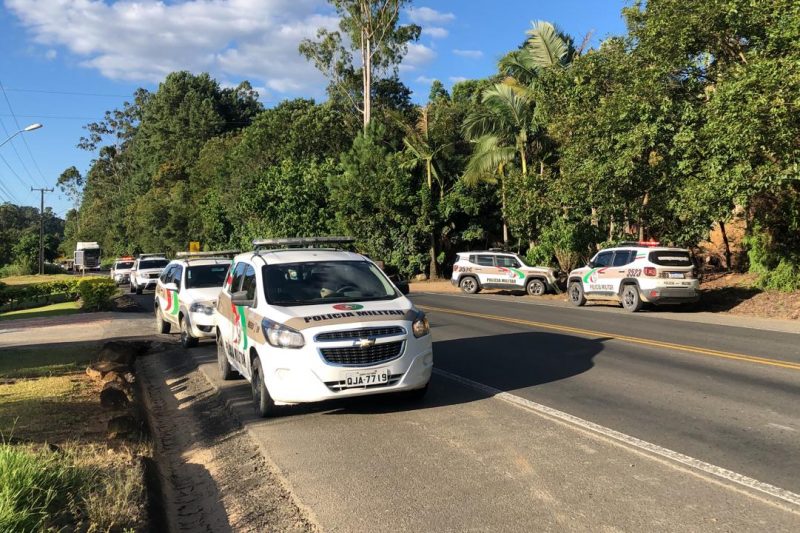 Pol&iacute;cia Militar encontra suspeitos de assaltar cooperativa de cr&eacute;dito em Aurora – Foto: Gabriela Milanezi / NDTV Blumenau