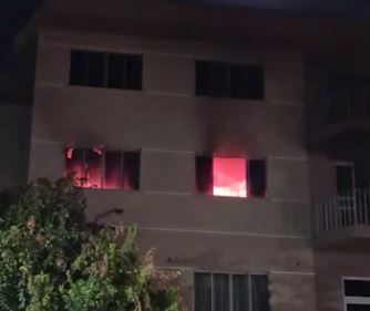 Incêndio em apartamento foi registrado na noite de sábado (27); ninguém ficou ferido – Foto: Reprodução vídeo/Divulgação