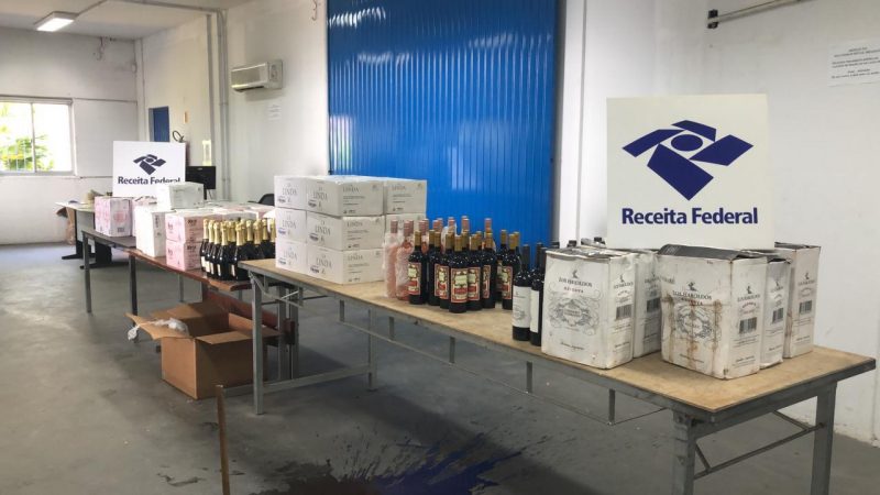 Vinhos argentinos foram apreendidos na Capital catarinense nesta quarta (10) – Foto: Receita Federal/Divulga&ccedil;&atilde;o/ND
