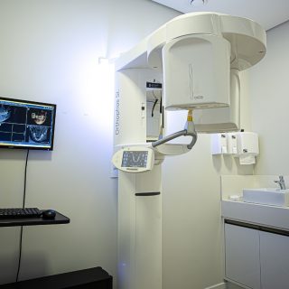 <span style="font-size: 14px; font-family: Roboto, sans-serif;">Tomógrafo proporciona diagnóstico ágil e tratamento eficaz – Foto: Divulgação</span>
