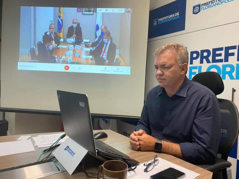 O pedido de 15 milhões de doses da vacina Sinovac foi divulgado nas redes sociais de Gean Loureiro – Foto: PMF/Divulgação/ND