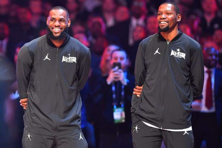 LeBron James e Durant antes de um dos Jogos das Estrelas