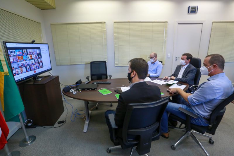 Webconfer&ecirc;ncia sobre novas restri&ccedil;&otilde;es de combate a Covid-19 com a participa&ccedil;&atilde;o do governador Carlos Mois&eacute;s, prefeitos e secret&aacute;rios – Foto: Julio Cavalheiro/Secom/Divulga&ccedil;&atilde;o/ND