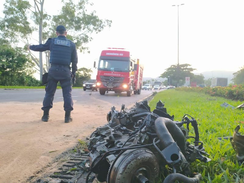 Acidente de trânsito na avenida Beira-Mar Norte – Foto: Guarda Municipal/Divulgação/ND