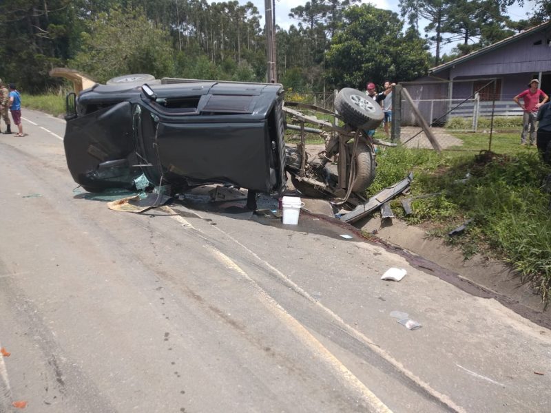 Caçamba foi arrancada com a força do impacto – Foto: 9BBM/Divulgação