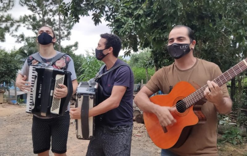 Amigos da Jurema fazem “bailão” nos ônibus como forma de protesto – Foto: Stêvão Limana/NDTV