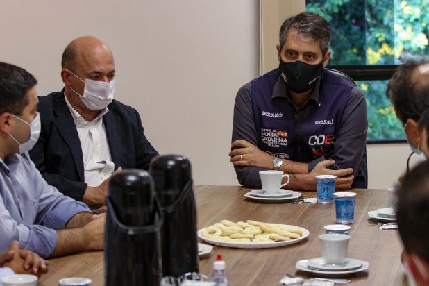 Andr&eacute; Motta Ribeiro visita Hospital Azambuja, em Brusque – Foto: Mauricio Vieira/Secom