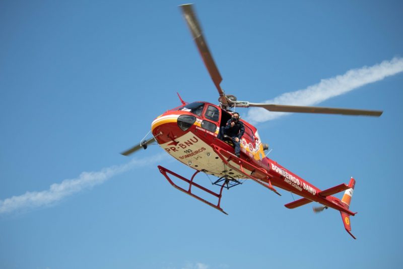 Imagem ilustrativa de helicóptero dos Bombeiros atendendo a acidente de trabalho